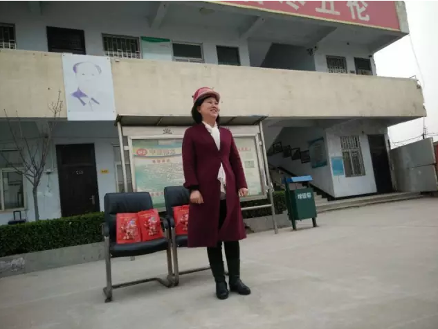 偉志模板總經(jīng)理張秋改——我為偉志代言，高質(zhì)量的模板是我心中的希望