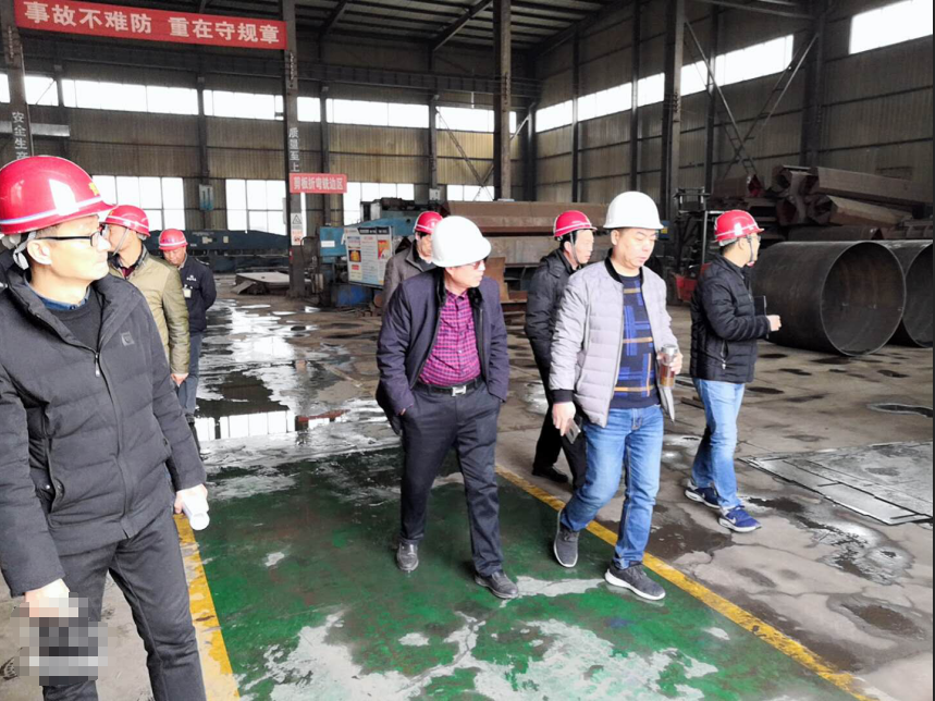 鞏義安檢部門到偉志模板抽查，董事長來保軍陪同檢查